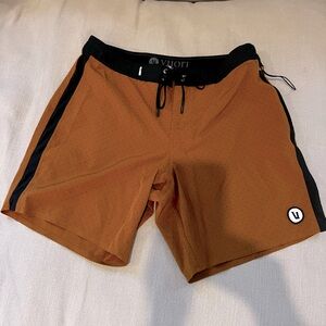 Vuori Mens Shorts size 28